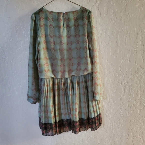 Dress - Picture 3 of 3